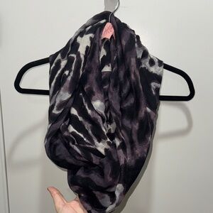 Theodora & Callum Black and Gray Patterned Infinity Scarf